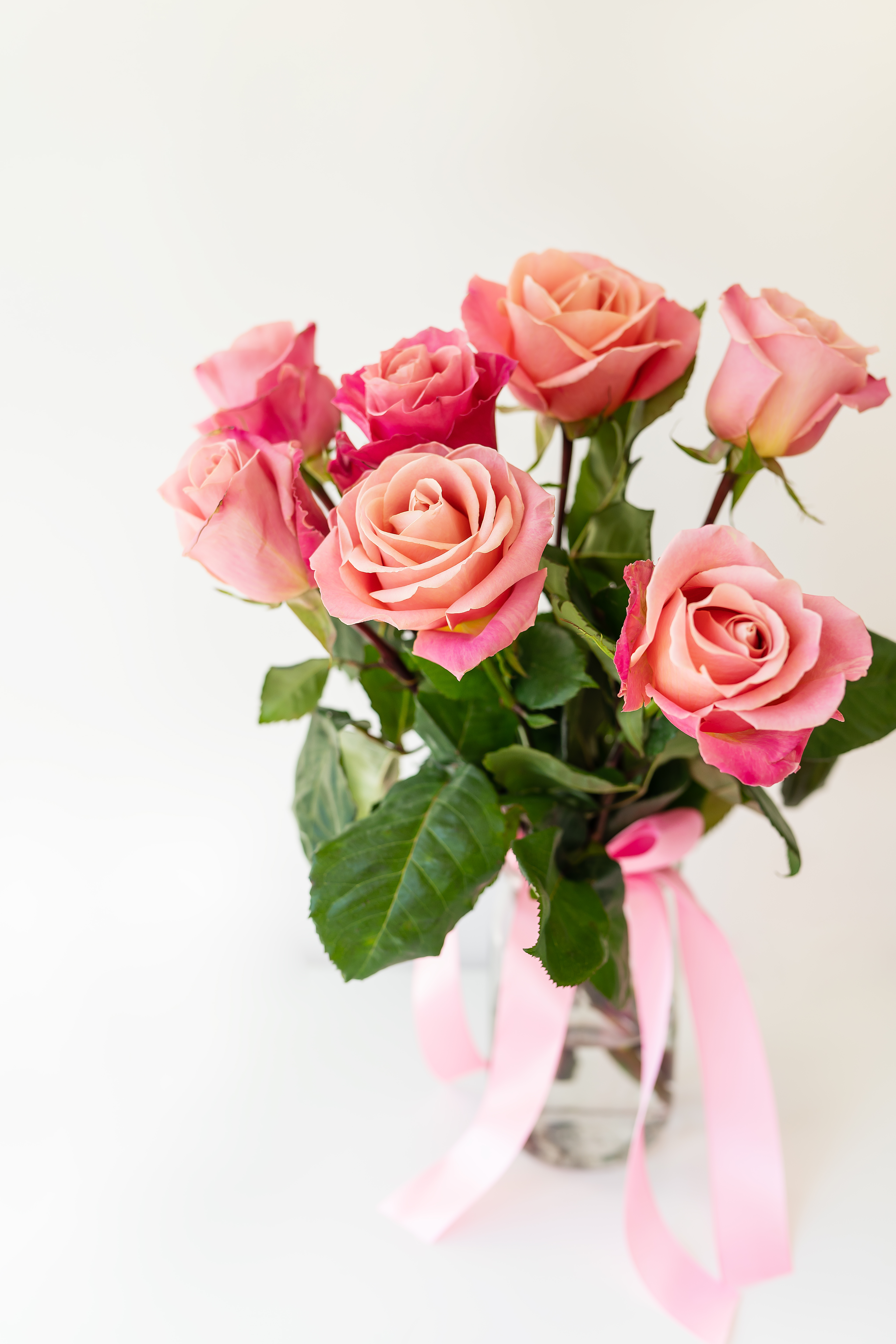 7 Rosen in Vase